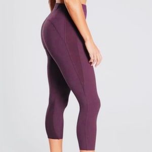 ATHLETA ULTIMATE DOBBY MESH CAPRI PURPLE YOGA FITNESS SPANDEX CAPRI MEDI…